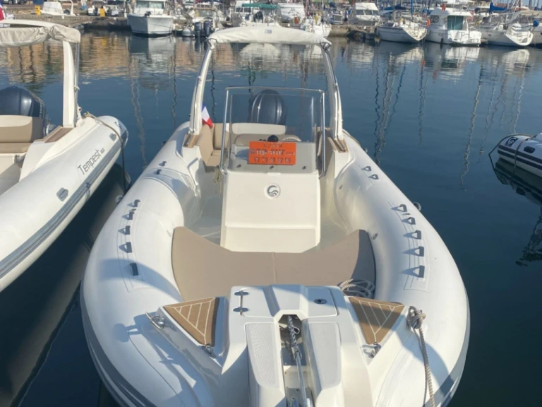 Yacht charter Port de Saint-Cyprien Méditerranée - Capelli Tempest 775 on SamBoat