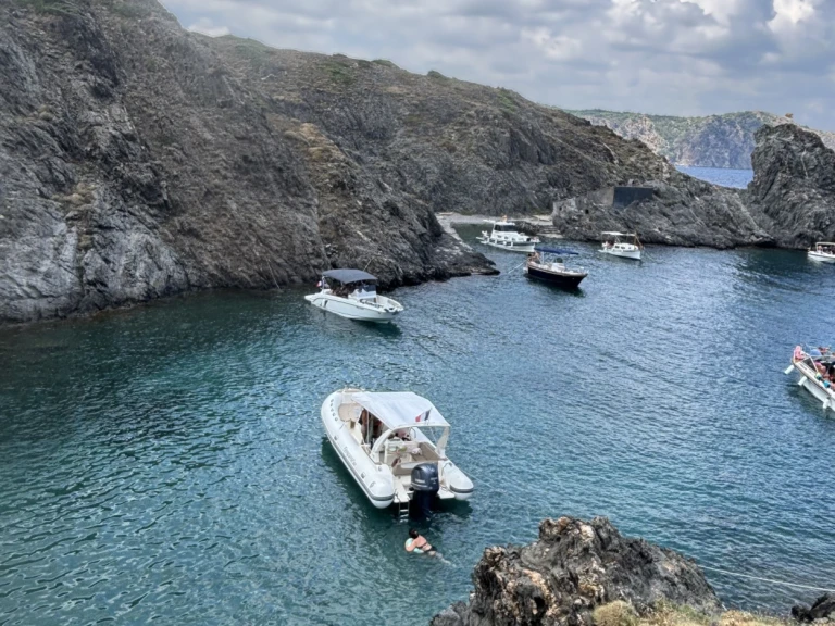 Charter a Capelli Tempest 775 in Port de Saint-Cyprien Méditerranée on Samboat