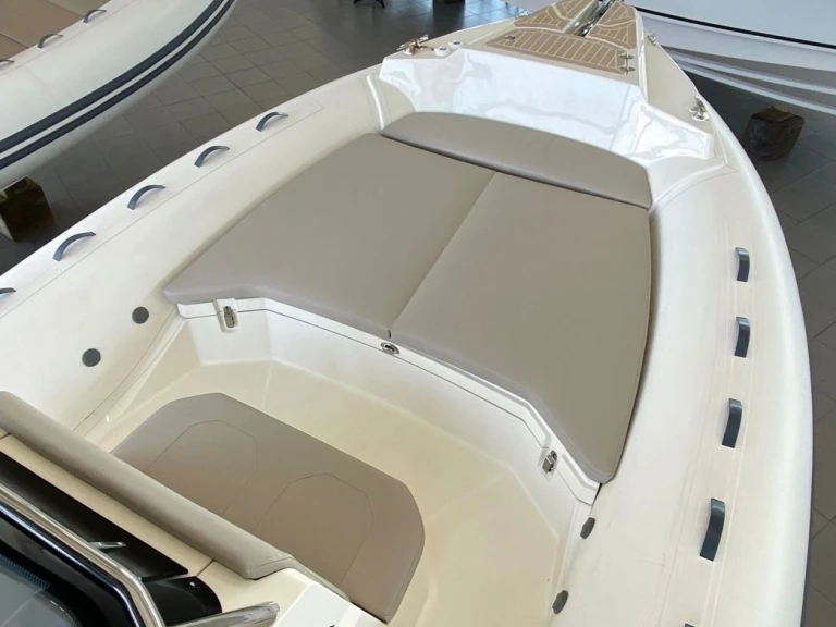 Yacht charter Port de Saint-Cyprien Méditerranée - Capelli Tempest 900 on SamBoat