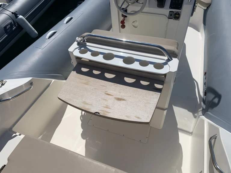 Hire RIB Capelli with a boat licence