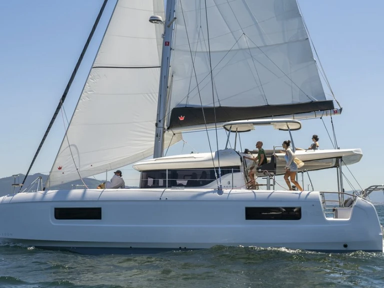 Yacht hire Salerno cheap Lagoon 43
