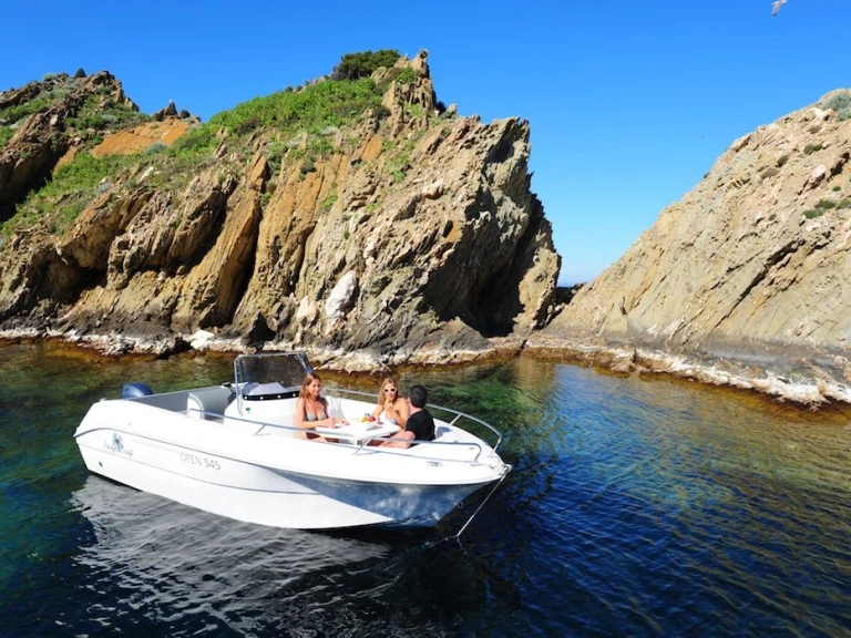 Hire a Pacific Craft 545 open Sète