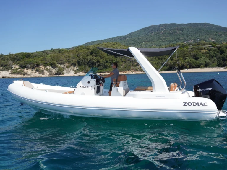 Hire RIB with or without skipper Zodiac Propriano