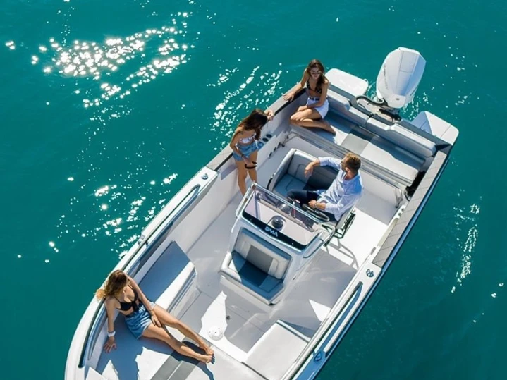 Hire Motorboat BMA with a boat licence