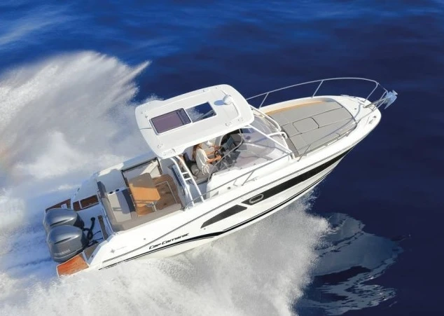 Hire Motorboat Jeanneau with a boat licence