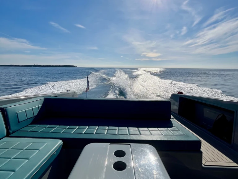 Charter a VanDutch VanDutch 40 in Saint-Jean-Cap-Ferrat on Samboat