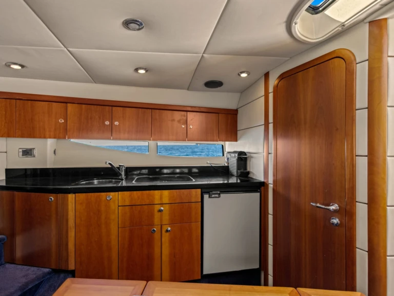 Hire Luxury Yacht with or without skipper Sunseeker Saint-Jean-Cap-Ferrat