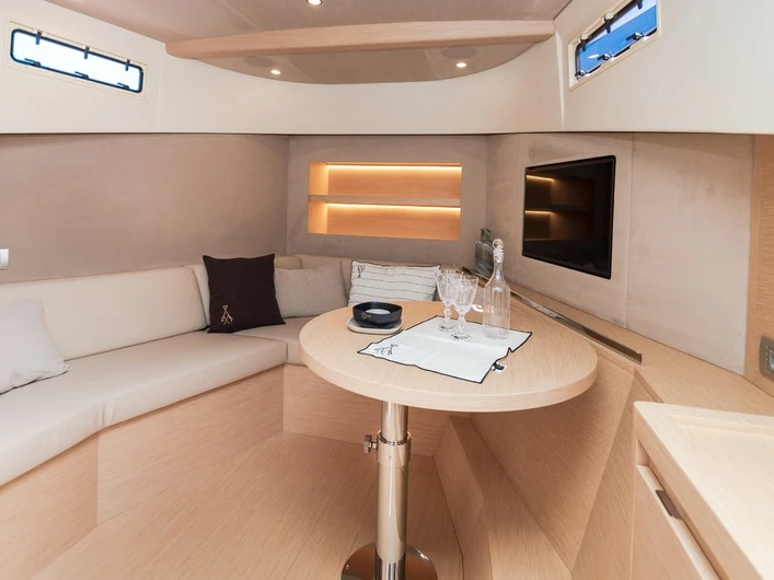 Motorboat hire in Golfe-Juan - Solaris Solaris 44