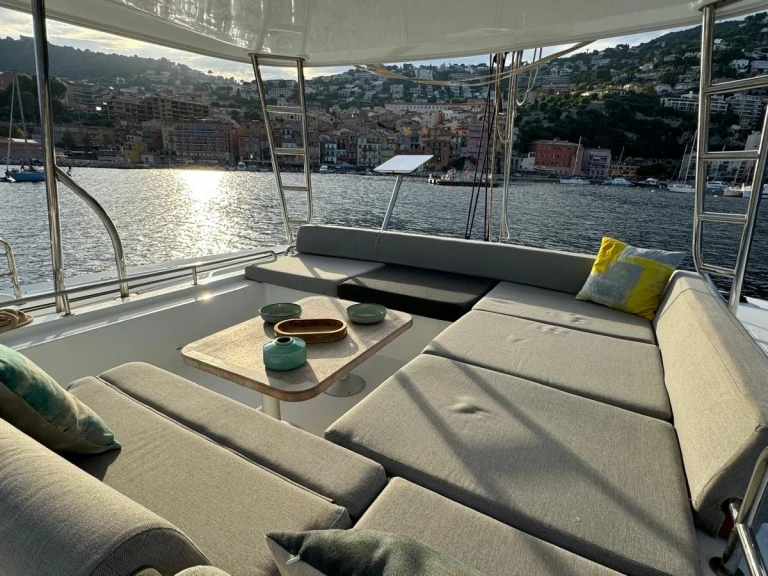 Hire Catamaran Lagoon with a boat licence