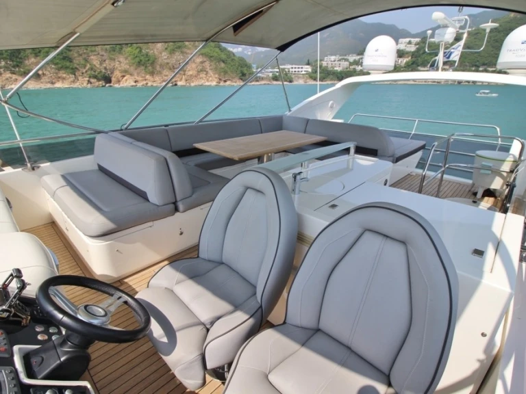 Yacht charter Beaulieu-sur-Mer - Princess Princess 64 on SamBoat