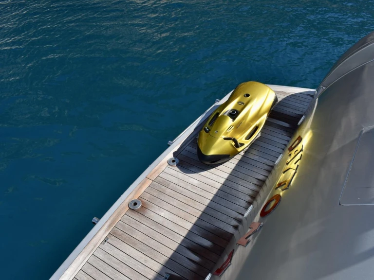 Yacht hire La Condamine cheap Leopard 23