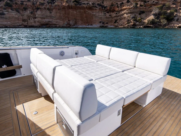 Luxury Yacht to hire Beaulieu-sur-Mer at the best price