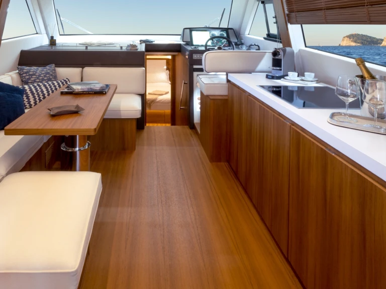 Hire Luxury Yacht with or without skipper Solaris Beaulieu-sur-Mer