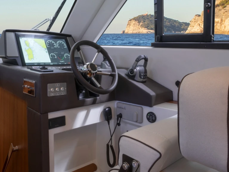 Luxury Yacht to hire Beaulieu-sur-Mer at the best price