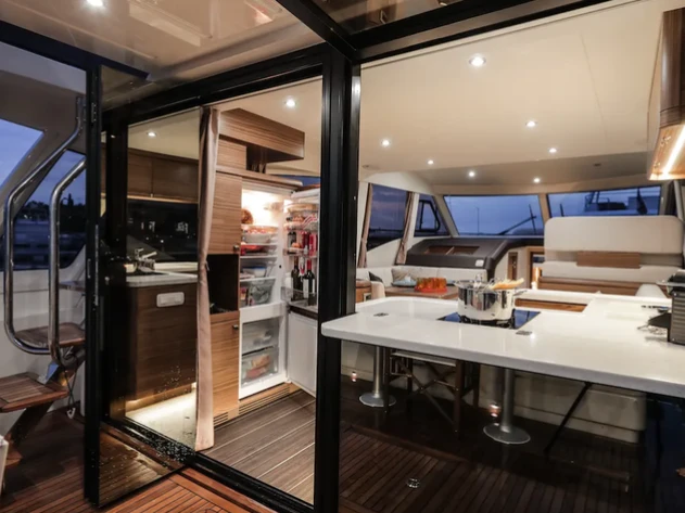 Luxury Yacht to hire Fontvieille at the best price