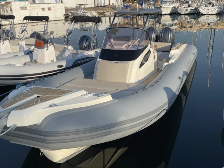 Motorboat to hire Saint-Cyprien-Plage at the best price