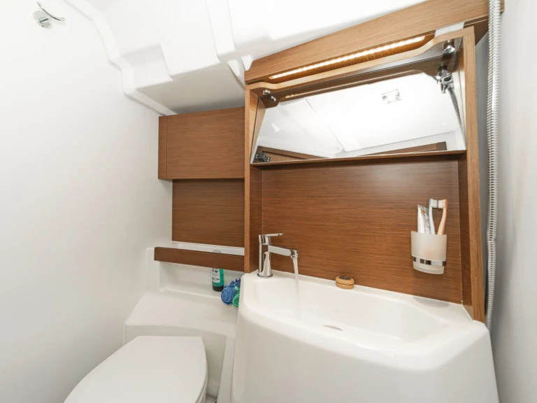 Hire Sailboat Bénéteau with a boat licence