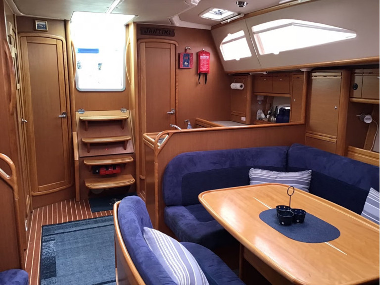 Hire Sailboat Bavaria with a boat licence