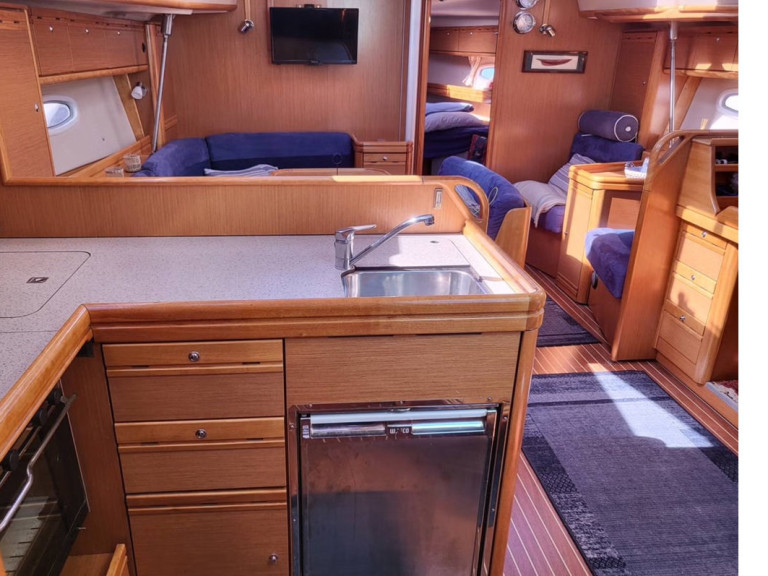 Sailboat to hire Hjellestad at the best price