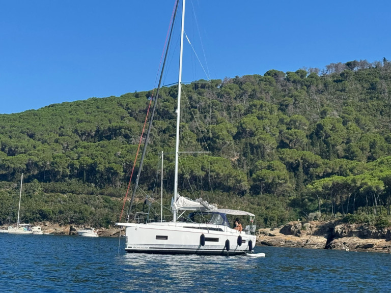 Yacht charter Salivoli - Bénéteau Oceanis 40.1 on SamBoat