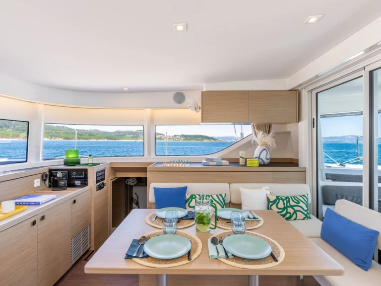 Hire a Lagoon Lagoon 43 Salerno