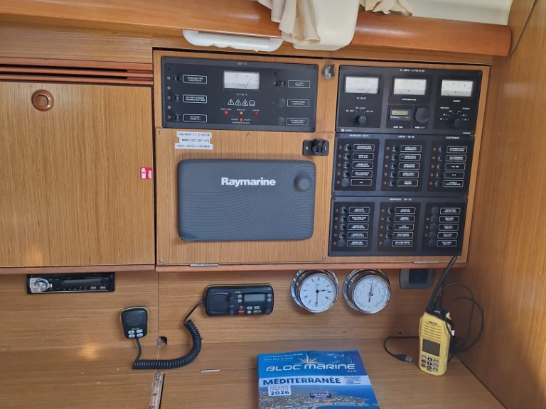 Yacht hire Toulon cheap Sun Odyssey 45