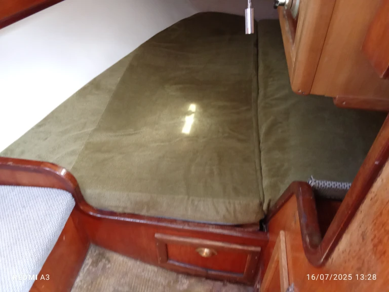 Hire Sailboat with or without skipper Jeanneau Lorient