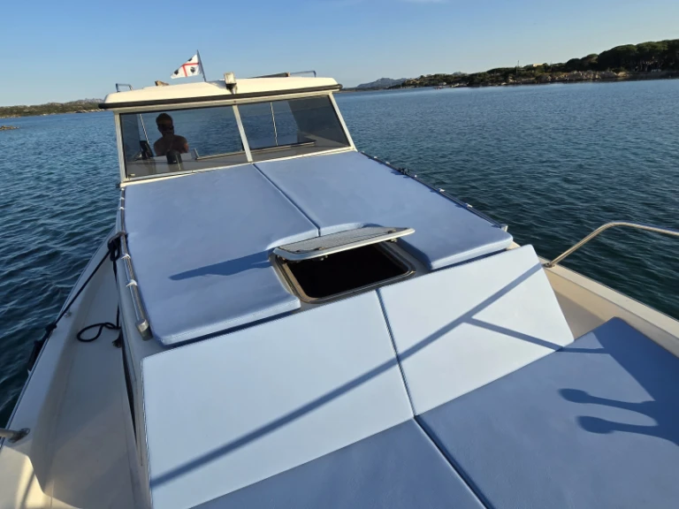 Hire a Omnia Nautica Omnia 95/1 La Maddalena