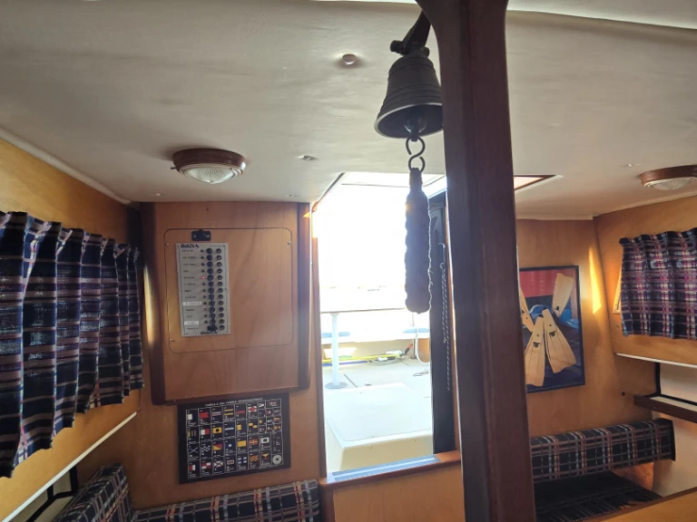 Yacht hire La Maddalena cheap Omnia 95/1