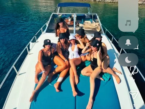 Yacht hire Forio cheap Mochi 42 open