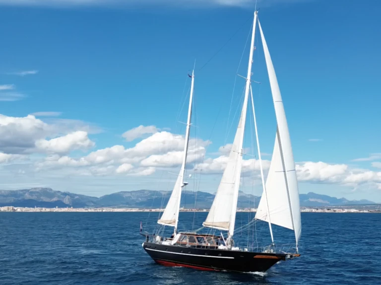 Charter a Jongert 22D in World on Samboat