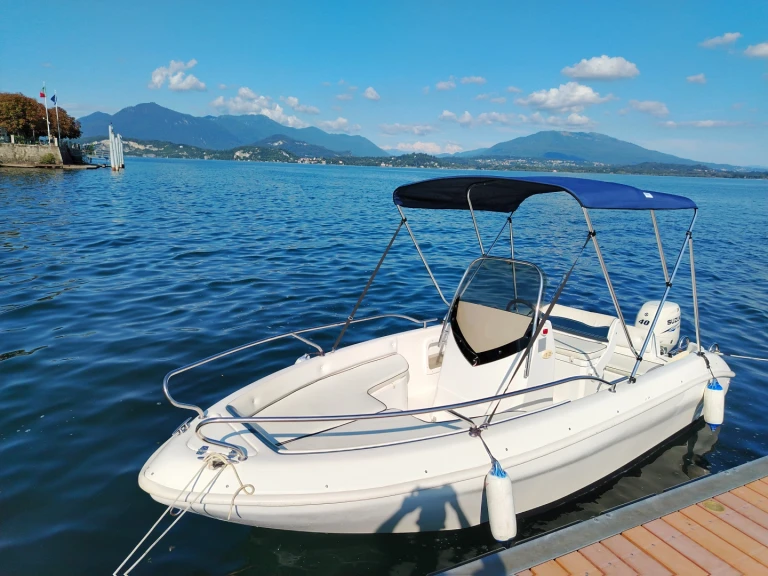 Hire Motorboat Orizzonti with a boat licence