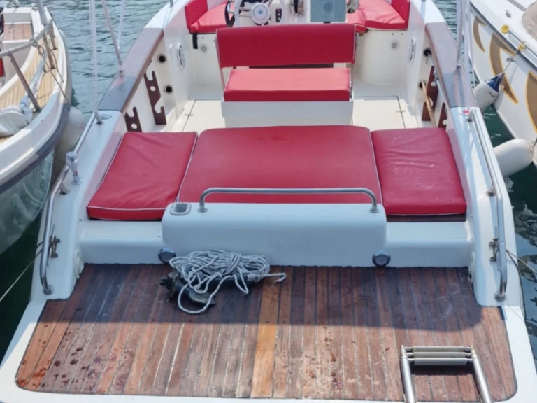 Charter a Sessa Marine Key Largo 22 in Giardini-Naxos on Samboat