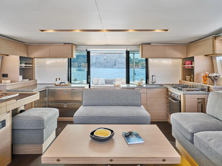 Catamaran to hire Lefkáda at the best price