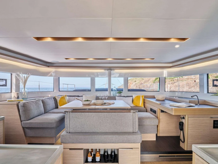 Catamaran hire in Lefkáda - Lagoon Lagoon 51