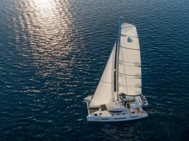 Hire Catamaran Lagoon with a boat licence