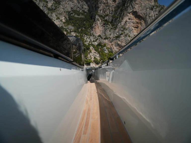 Charter a Sacs Rebel 47 Open in Torre Annunziata on Samboat