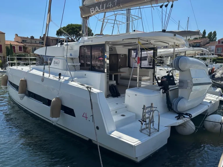 Charter a Bali Bali 4.1 in Villeneuve-Loubet on Samboat