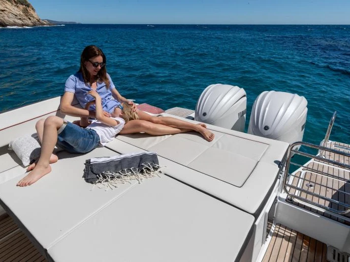 Hire a Jeanneau Cap Camarat 9.0 WA Port de Hyères (St Pierre)