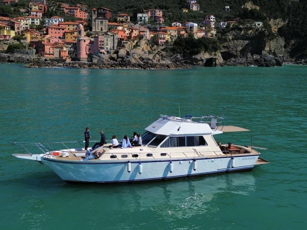 Hire a Alalunga 15 fly La Spezia