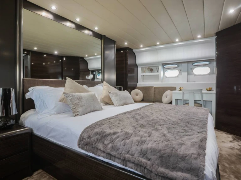 Charter a  Arno Leopard 27 (4 cab) in Cannes on Samboat