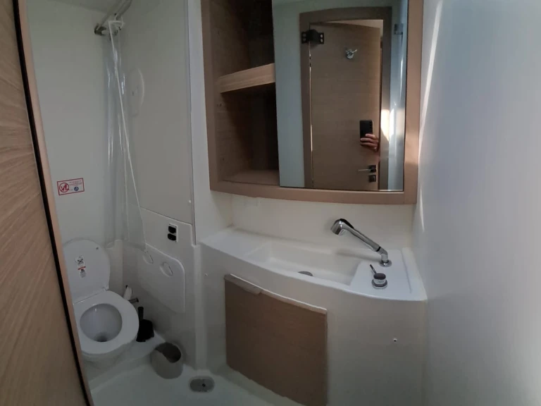 Hire a Lagoon Lagoon 40 Propriano