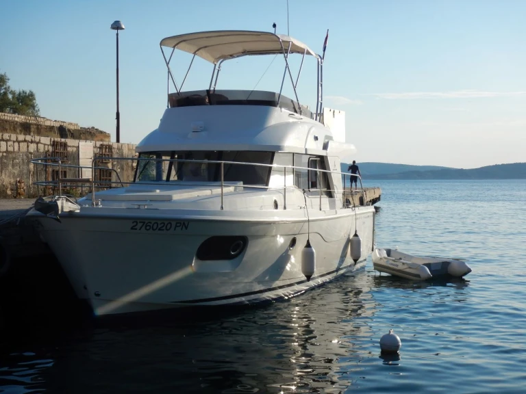 Charter a Bénéteau Swift Trawler 35 in Zadar on Samboat