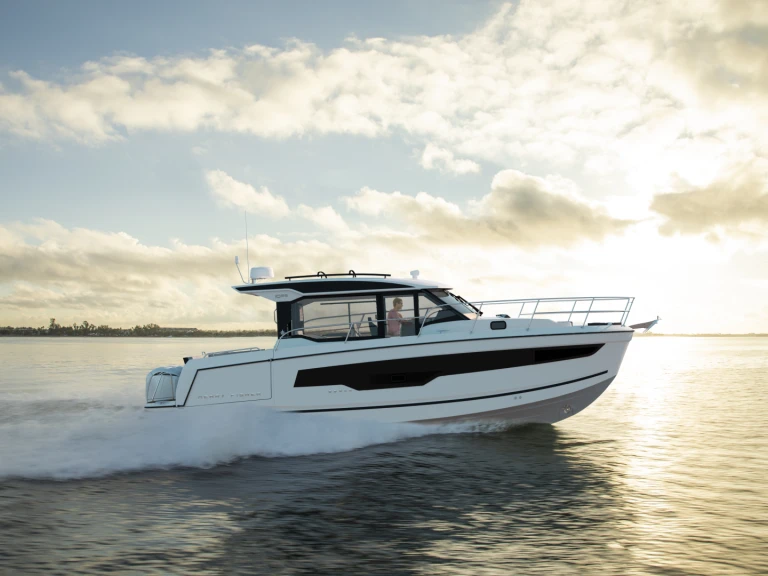 Hire Motorboat with or without skipper Jeanneau Zadar