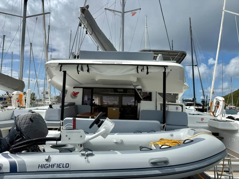 Hire Catamaran Fountaine Pajot with a boat licence