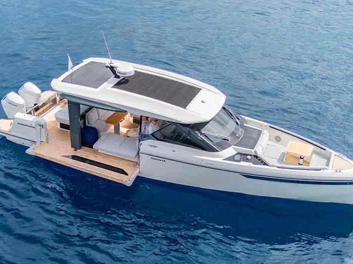 Luxury Yacht to hire Port Grimaud at the best price