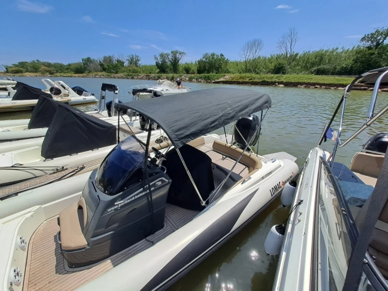 Hire a Lomac Adrenalina 7.5 Hyères