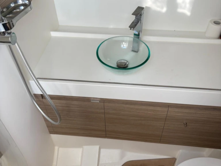 Hire Luxury Yacht Saxdor with a boat licence