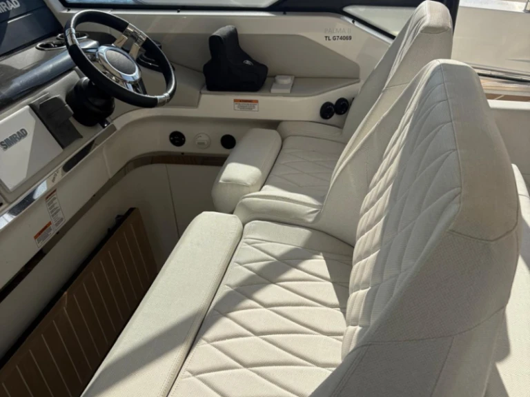 Luxury Yacht to hire Port Grimaud at the best price