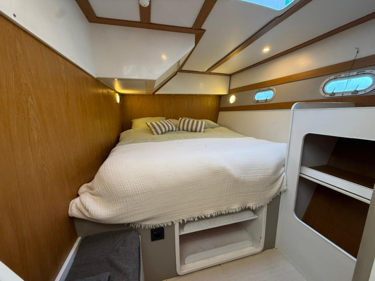 Hire Catamaran Lagoon with a boat licence